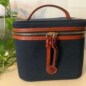Dooney & Bourke RARE & VINTAGE Cabriolet Getaway Toiletry Bag in Navy
